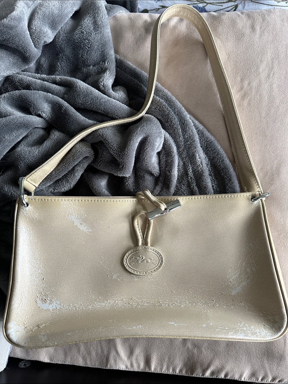 Cream longchamp - do you have the skills to fix?